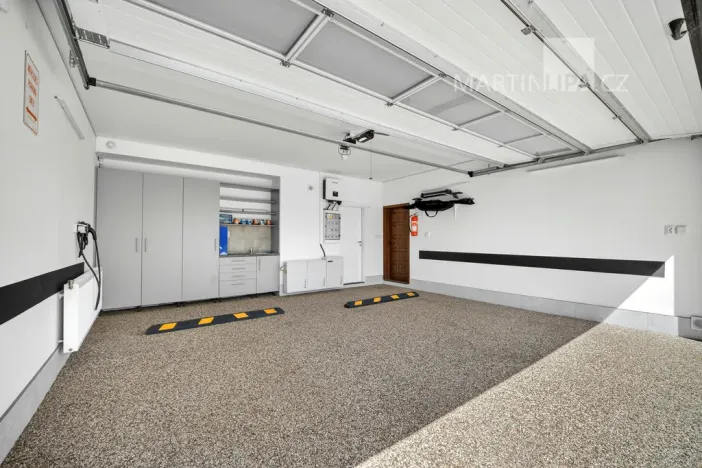 Prodej rodinného domu, Veleň, 224 m2