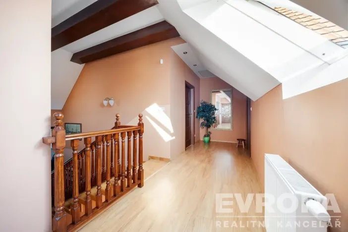 Prodej rodinného domu, Košátky, 350 m2