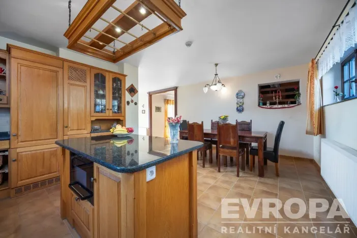 Prodej rodinného domu, Košátky, 350 m2