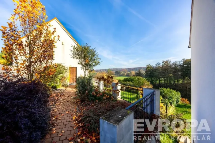 Prodej rodinného domu, Košátky, 350 m2