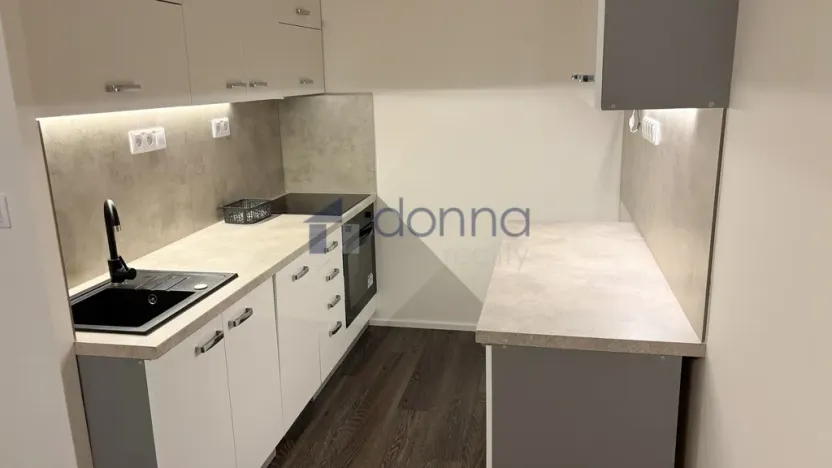 Pronájem bytu 2+kk, Praha, Borovanského, 45 m2