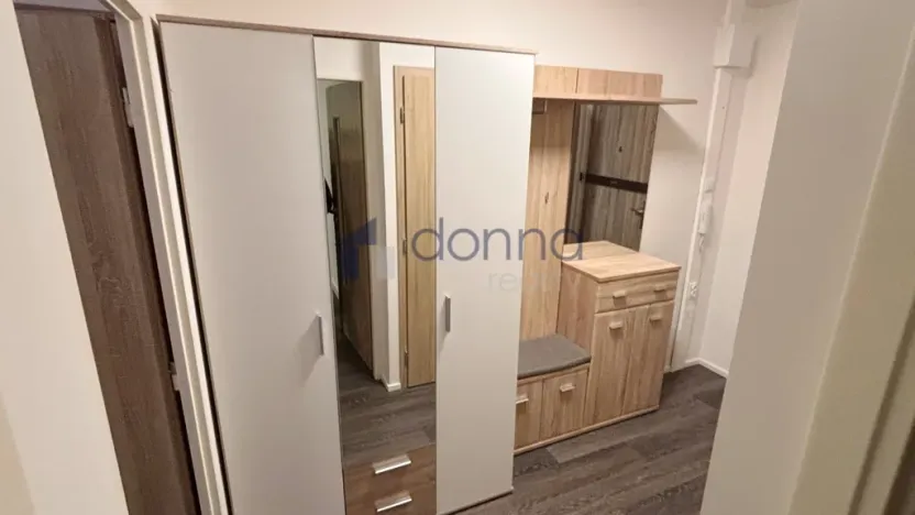 Pronájem bytu 2+kk, Praha, Borovanského, 45 m2