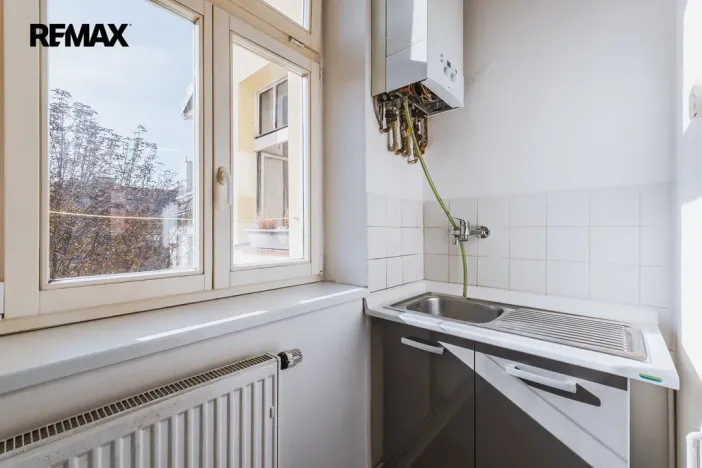 Pronájem bytu 1+1, Praha - Holešovice, Letohradská, 40 m2
