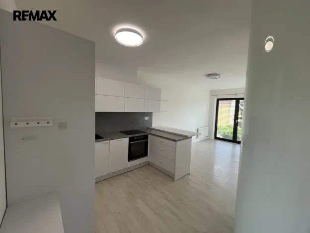 Pronájem bytu 1+kk, Zlín, Čepkovská, 28 m2