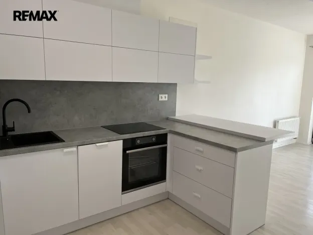 Pronájem bytu 1+kk, Zlín, Čepkovská, 28 m2