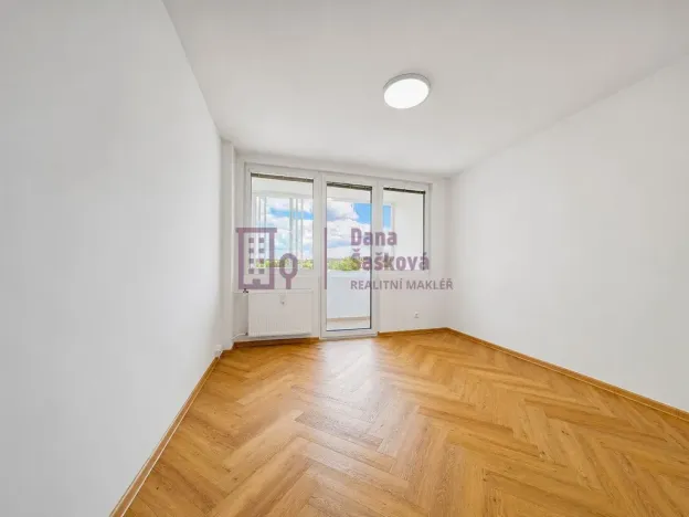 Pronájem bytu 1+kk, Jindřichův Hradec - Jindřichův Hradec III, sídliště Vajgar, 27 m2