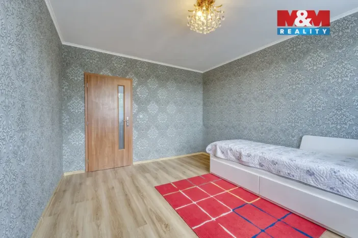 Prodej bytu 3+1, Hrádek - Nová Huť, 1. máje, 67 m2