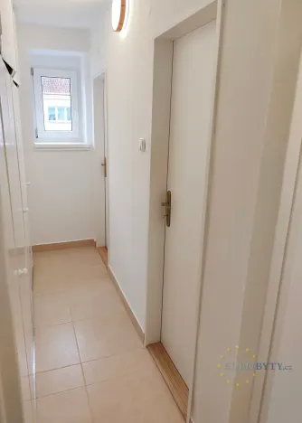 Pronájem bytu 2+1, Praha - Kobylisy, Vršní, 56 m2