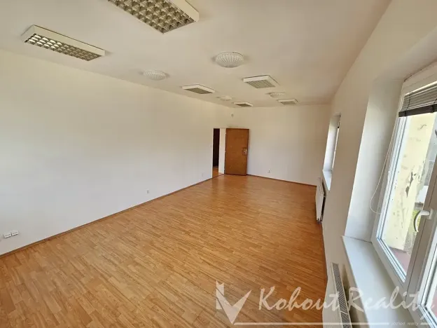 Pronájem kanceláře, Praha - Hloubětín, Nademlejnská, 136 m2