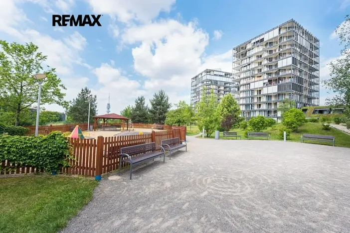 Pronájem bytu 3+kk, Praha - Žižkov, Ke kapslovně, 107 m2