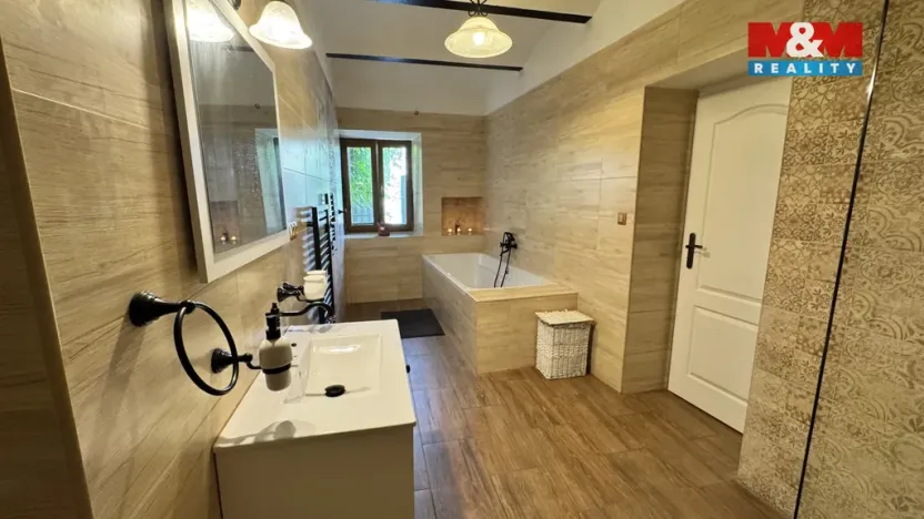 Prodej rodinného domu, Černovice, Dobešovská, 300 m2