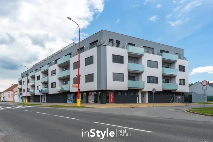 Pronájem bytu 2+kk, Staré Město, Velkomoravská, 71 m2