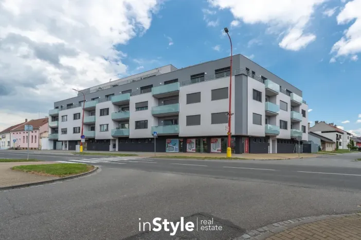 Pronájem bytu 2+kk, Staré Město, Velkomoravská, 71 m2