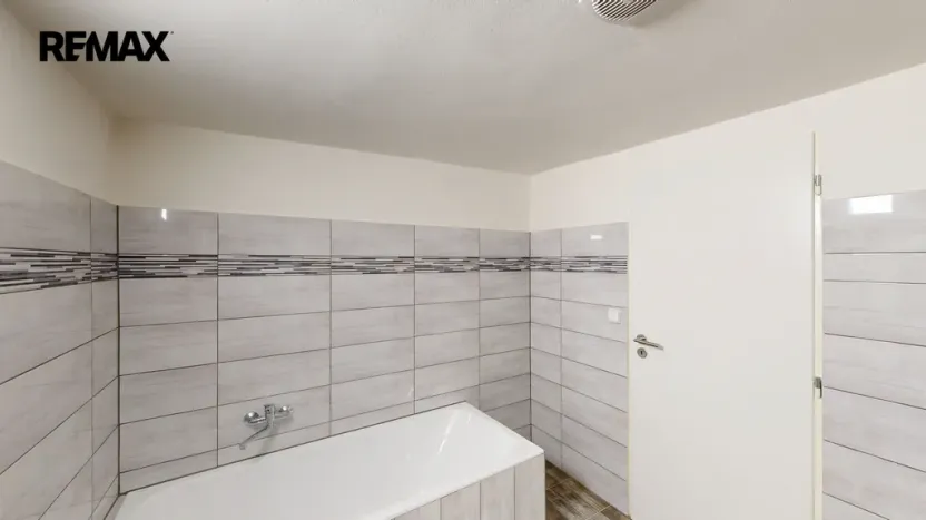Prodej bytu 3+1, Odrovice, 220 m2