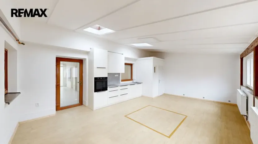 Prodej bytu 3+1, Odrovice, 220 m2