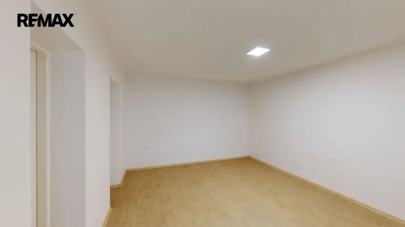 Prodej bytu 3+1, Odrovice, 220 m2