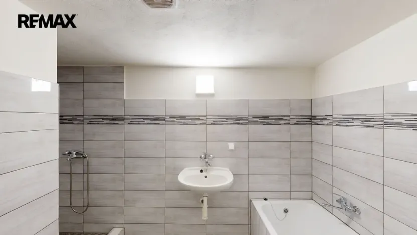Prodej bytu 3+1, Odrovice, 220 m2