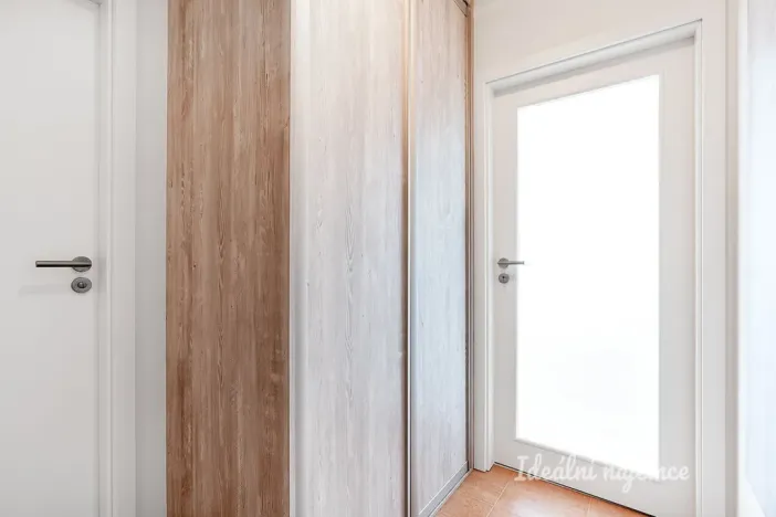 Pronájem bytu 1+kk, Praha - Lhotka, U Nového dvora, 31 m2