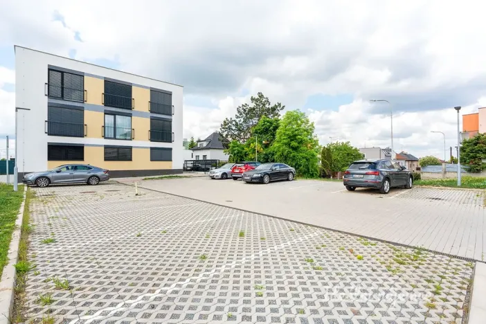 Pronájem bytu 1+kk, Praha - Lhotka, U Nového dvora, 31 m2