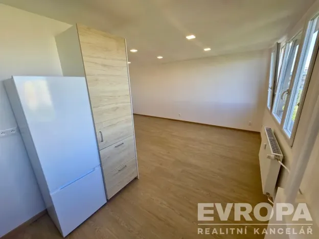 Pronájem bytu 1+kk, Praha - Kobylisy, Košťálkova, 32 m2