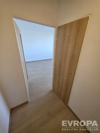 Pronájem bytu 1+kk, Praha - Kobylisy, Košťálkova, 32 m2