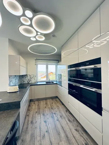 Prodej bytu 3+kk, Karlovy Vary, Svatošská, 92 m2