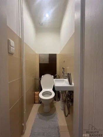 Pronájem bytu 2+1, Praha, Šenovská, 55 m2
