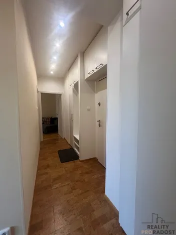 Pronájem bytu 2+1, Praha, Šenovská, 55 m2