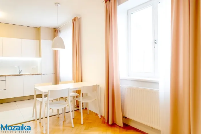 Pronájem bytu 2+kk, Lanškroun - Lanškroun-Vnitřní Město, nám. J. M. Marků, 62 m2
