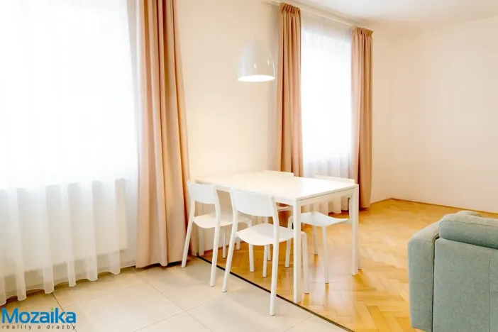 Pronájem bytu 2+kk, Lanškroun - Lanškroun-Vnitřní Město, nám. J. M. Marků, 62 m2