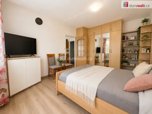 Prodej bytu 2+kk, Karlovy Vary - Stará Role, Kladenská, 36 m2