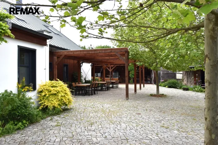 Prodej komerční nemovitosti, Dolany - Véska, 290 m2