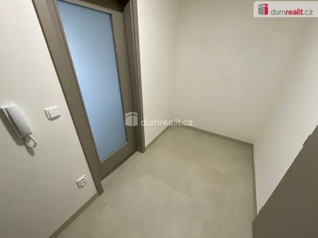 Pronájem bytu 1+kk, Pardubice - Bílé Předměstí, Štrossova, 41 m2