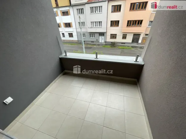 Pronájem bytu 1+kk, Pardubice - Bílé Předměstí, Štrossova, 41 m2