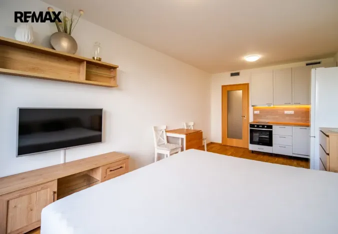 Pronájem bytu 1+kk, Praha - Vysočany, Smržových, 31 m2