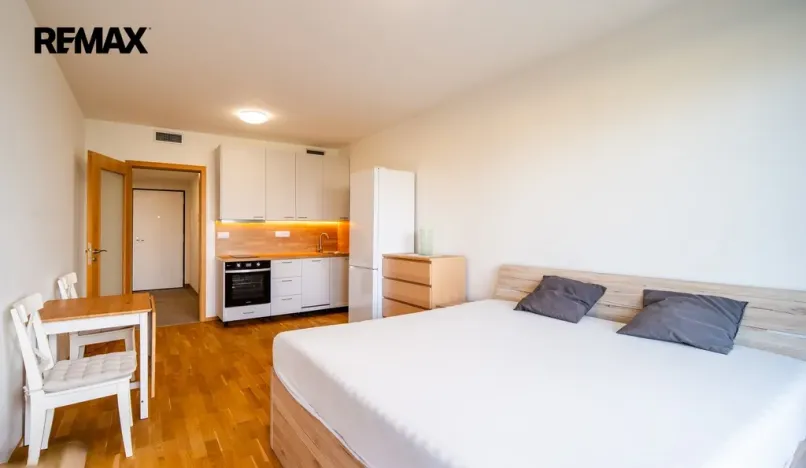 Pronájem bytu 1+kk, Praha - Vysočany, Smržových, 31 m2