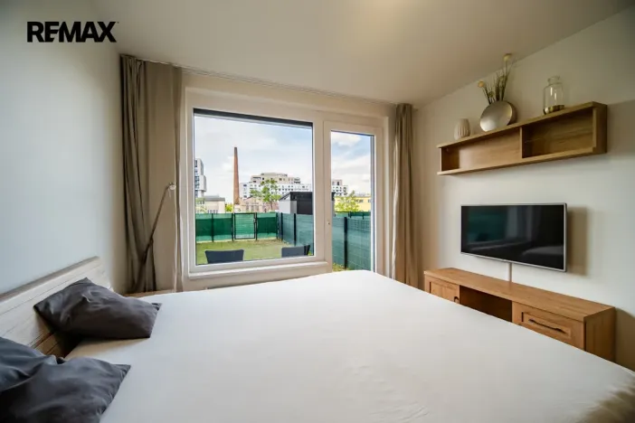Pronájem bytu 1+kk, Praha - Vysočany, Smržových, 31 m2