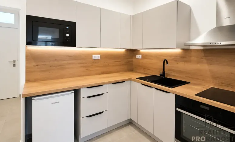Pronájem bytu 1+kk, Praha - Žižkov, Milíčova, 34 m2