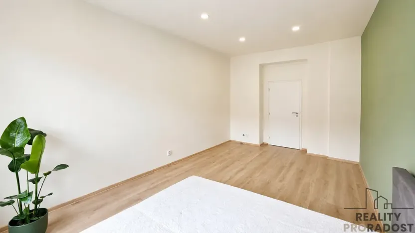 Pronájem bytu 1+kk, Praha - Žižkov, Milíčova, 34 m2