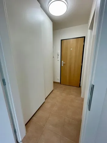 Pronájem bytu 1+kk, Praha - Lhotka, 34 m2