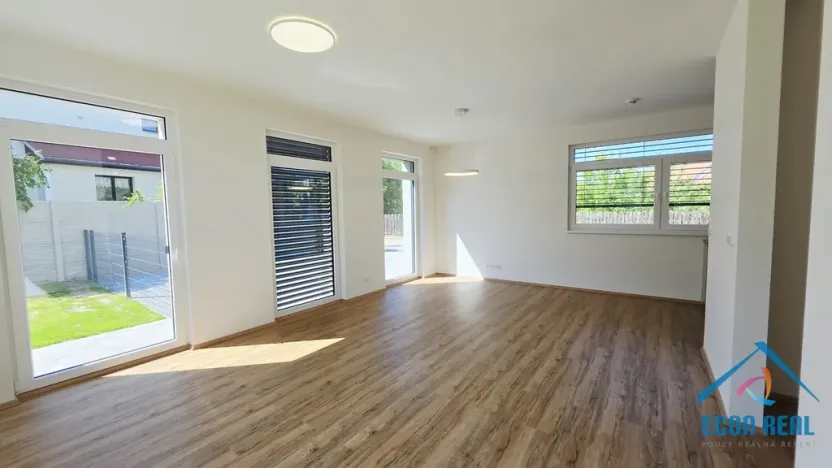 Pronájem obchodního prostoru, Herink, U Kovárny, 92 m2