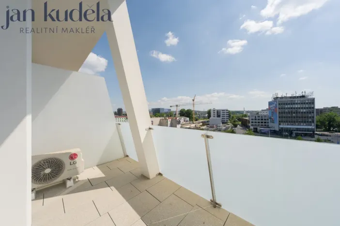Pronájem bytu 1+kk, Brno, Komárovská, 33 m2