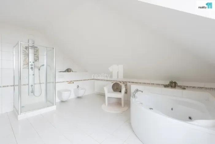 Prodej rodinného domu, Praha - Lhotka, Vzdušná, 420 m2