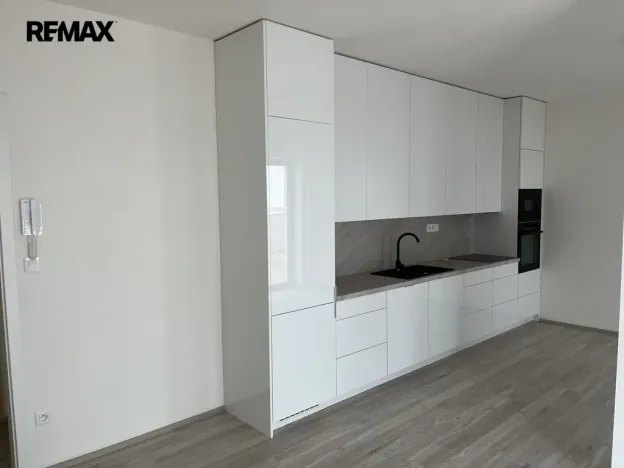 Prodej bytu 2+kk, Zlín, Tyršovo nábřeží, 71 m2