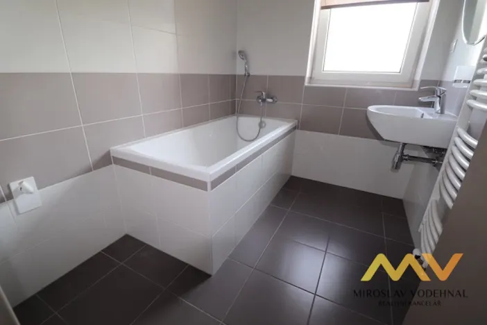 Pronájem bytu 2+kk, Hradec Králové - Třebeš, Pod Svahem, 62 m2