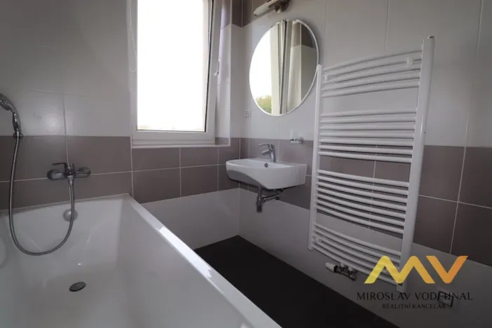 Pronájem bytu 2+kk, Hradec Králové - Třebeš, Pod Svahem, 62 m2
