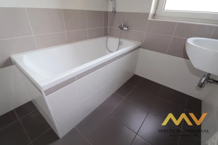 Pronájem bytu 2+kk, Hradec Králové - Třebeš, Pod Svahem, 62 m2