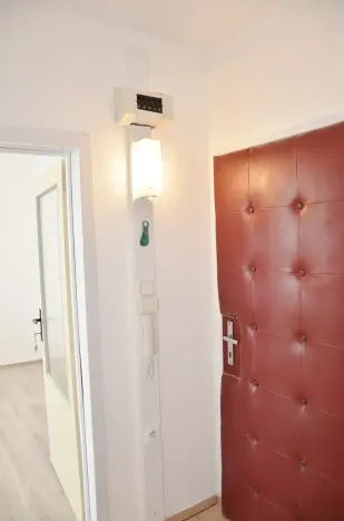 Pronájem bytu 1+kk, Praha - Modřany, Nikoly Vapcarova, 30 m2