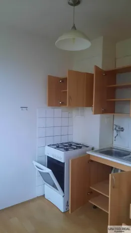 Pronájem bytu 1+1, Pardubice - Zelené Předměstí, nábřeží Závodu míru, 46 m2