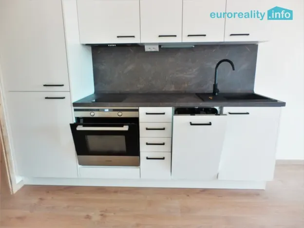 Pronájem bytu 1+kk, Praha - Řeporyje, Jáchymovská, 30 m2